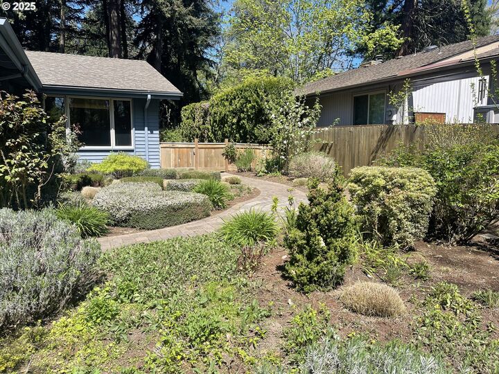 Property Photo:  2280 Tabor St  OR 97401 