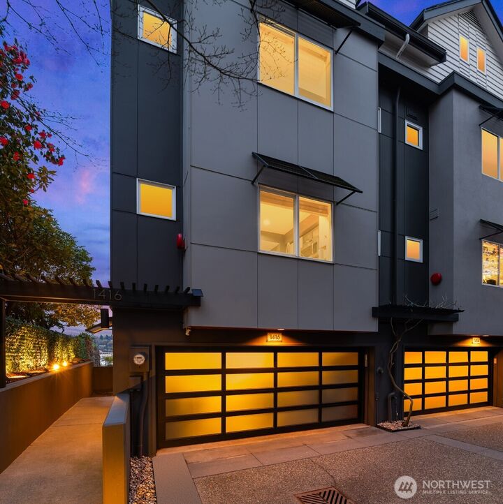 Property Photo:  1416  6th Avenue N  WA 98109 