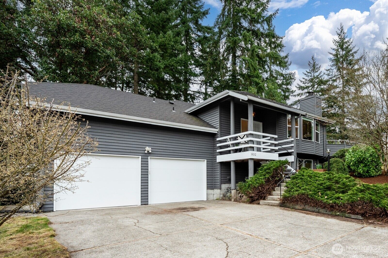 Property Photo:  832 NE 202nd Street  WA 98155 