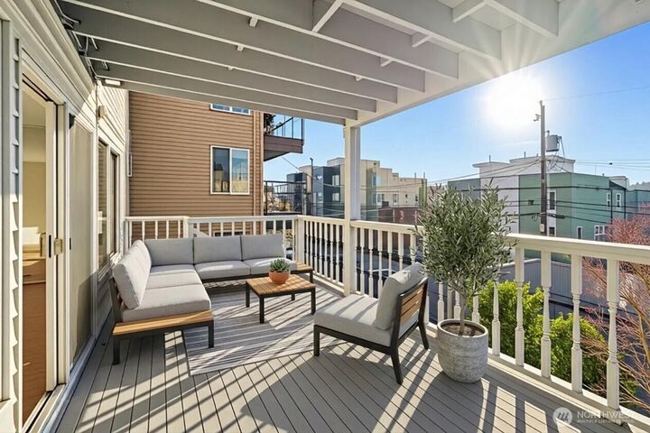 Property Photo: 2349 Boylston Avenue E WA 98102