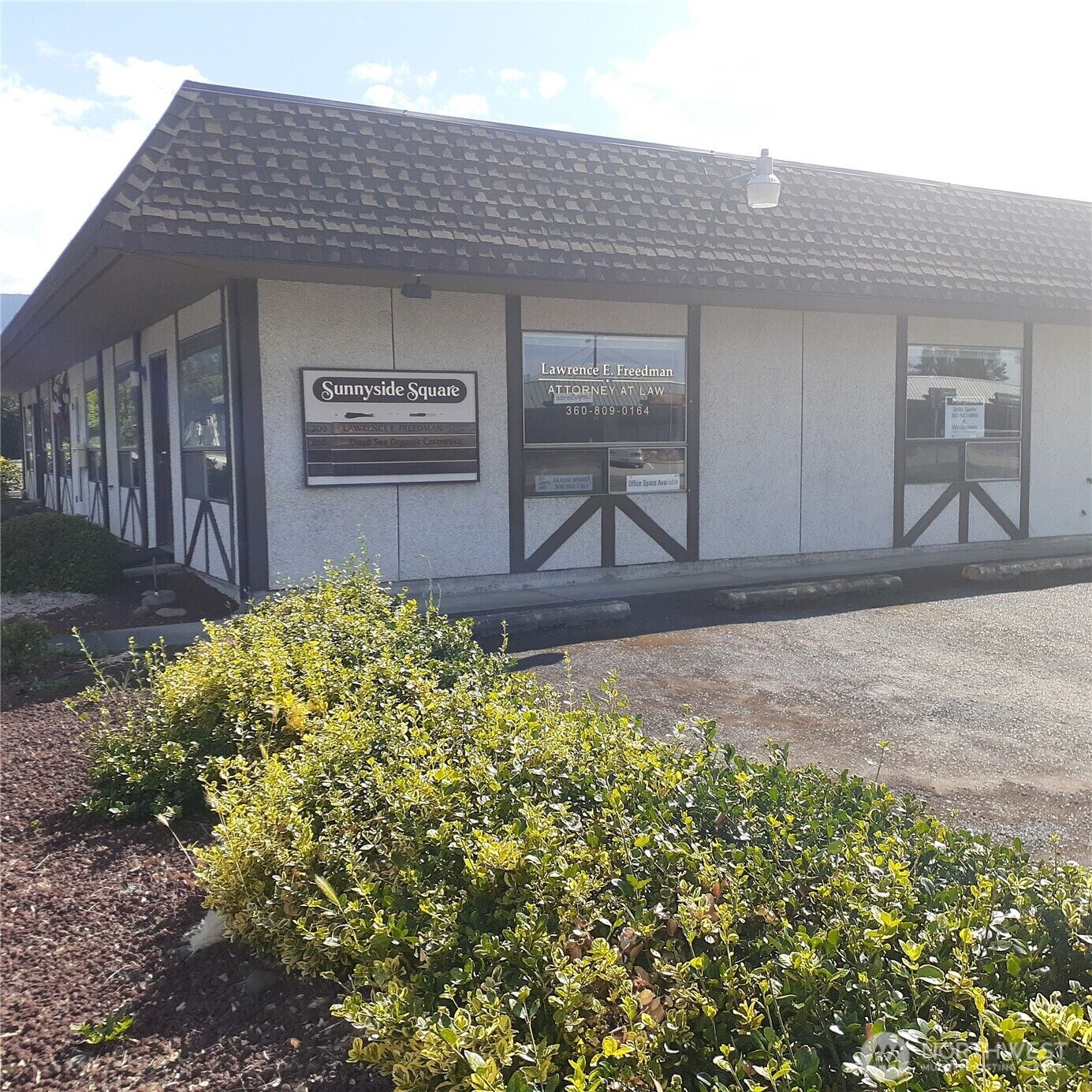 Property Photo: 201 S Sunnyside Avenue 203 WA 98382