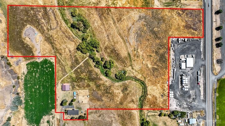 Property Photo:  749 NE North Ave  WA 99185 