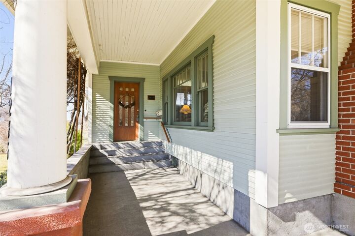 Property Photo:  1235  Isaacs Avenue  WA 99362 