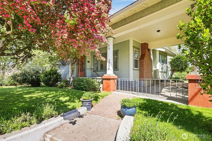 Property Photo:  1235  Isaacs Avenue  WA 99362 