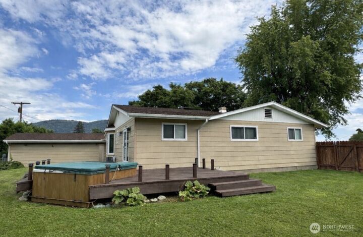 Property Photo:  1127  Central Avenue  WA 98844 