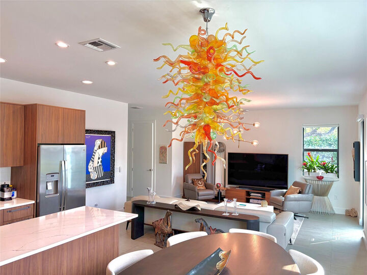 Property Photo:  1047 NE 34th Court 1047  FL 33334 