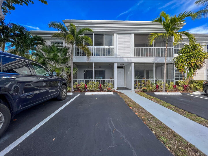 Property Photo: 6239 Bay Club Drive 1 FL 33308