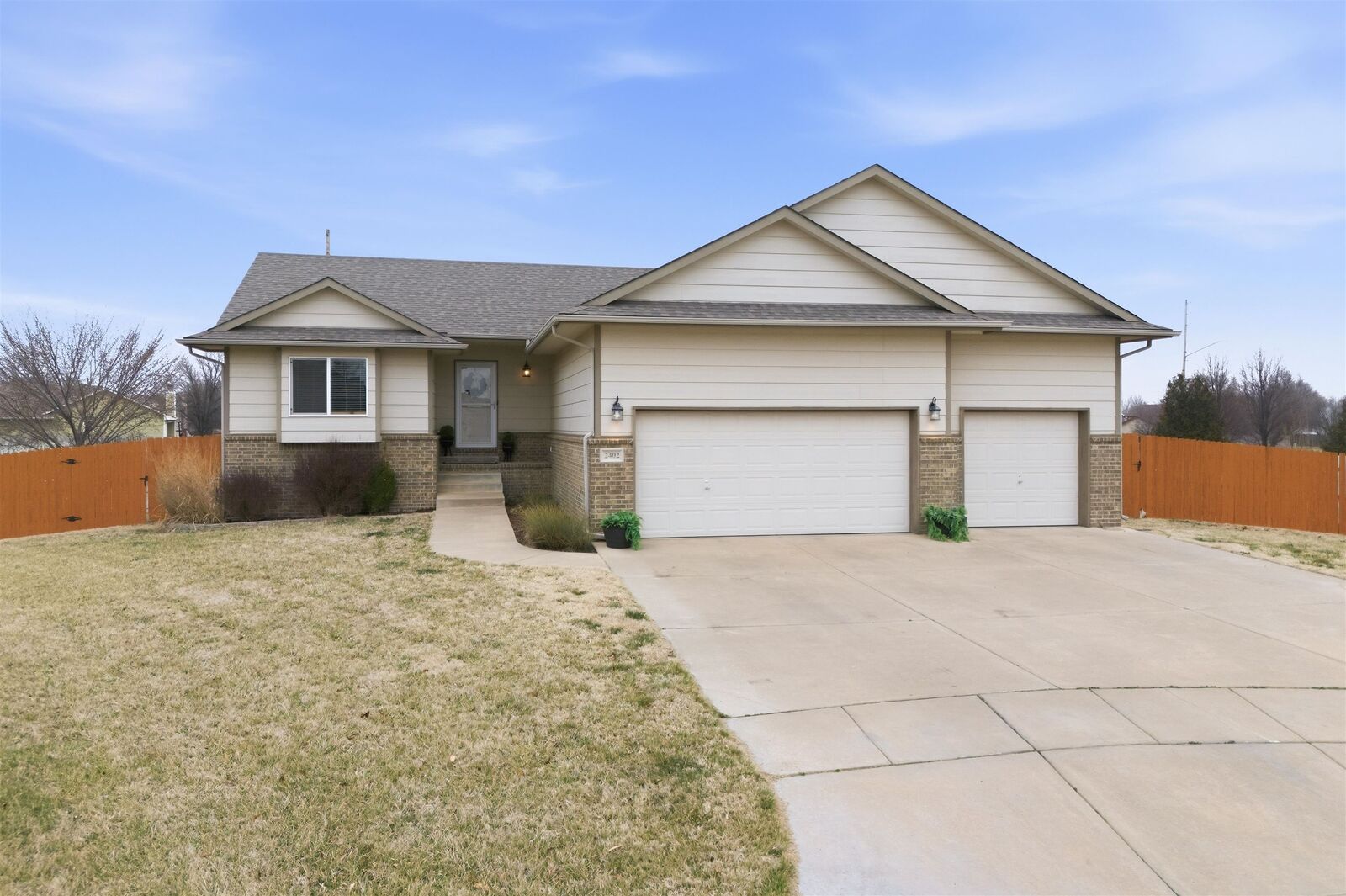 Property Photo:  2402 S Fieldcrest  KS 67215 