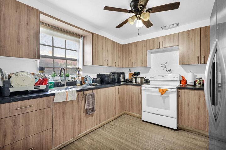 Property Photo: 538 NW 20th Ave FL 33125