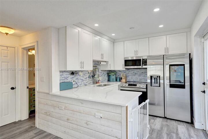 Property Photo:  4525 NE 21st Ave 5  FL 33308 