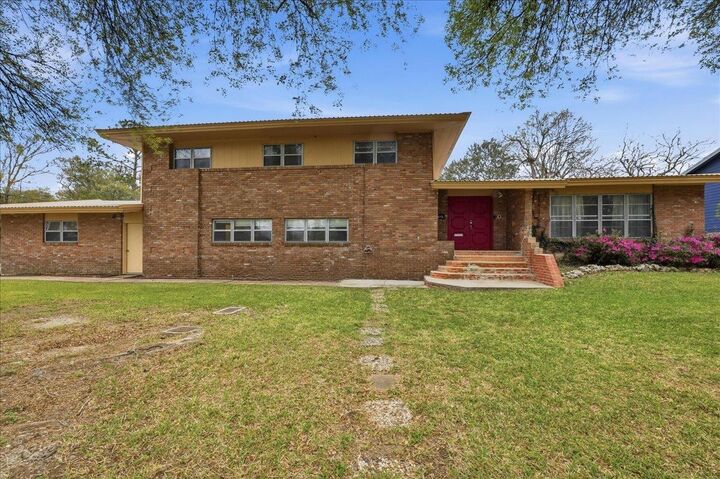 Property Photo: 2701 McBride Dr TX 77651