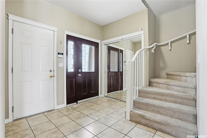 Property Photo:  607 Beckett Crescent  SK S7N 4X3 