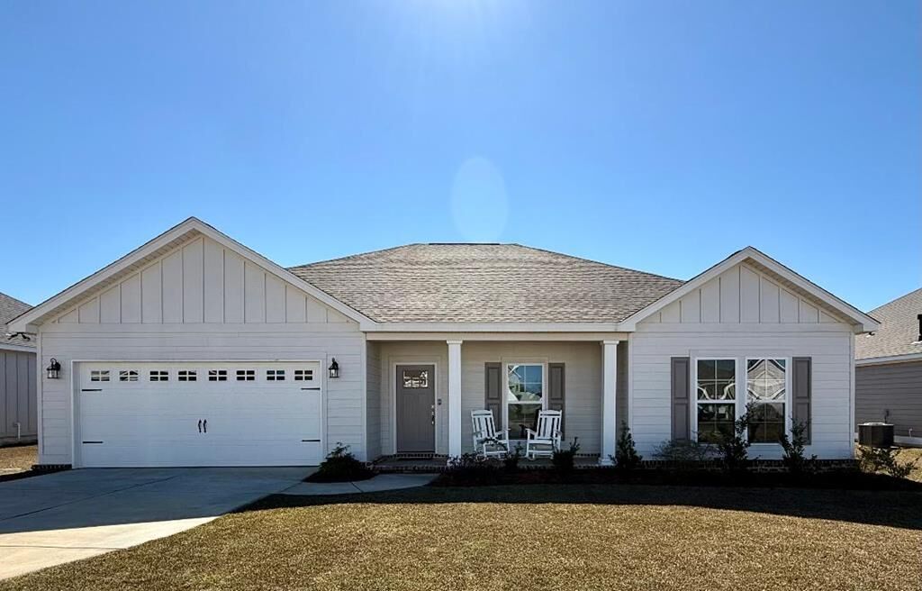 Property Photo:  107 Pawnee Dr  AL 36350 