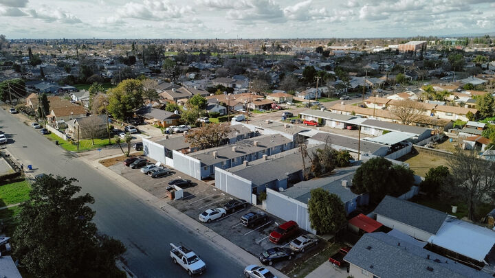 Property Photo:  282 W Date Avenue  CA 93257 