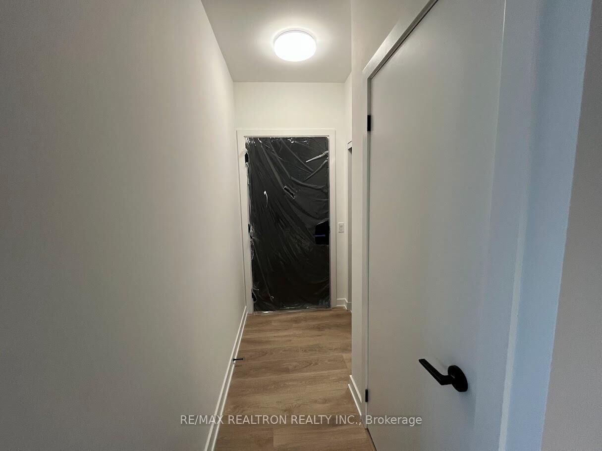 Property Photo: 117 Broadway Avenue 1709 ON M4P 1V3