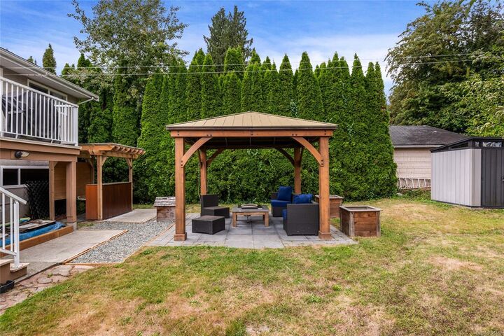 Property Photo: 831 Wharncliffe Rd BC V9L 2K3