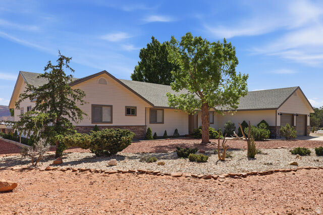Property Photo: 898 W Grand Canyon Dr UT 84741
