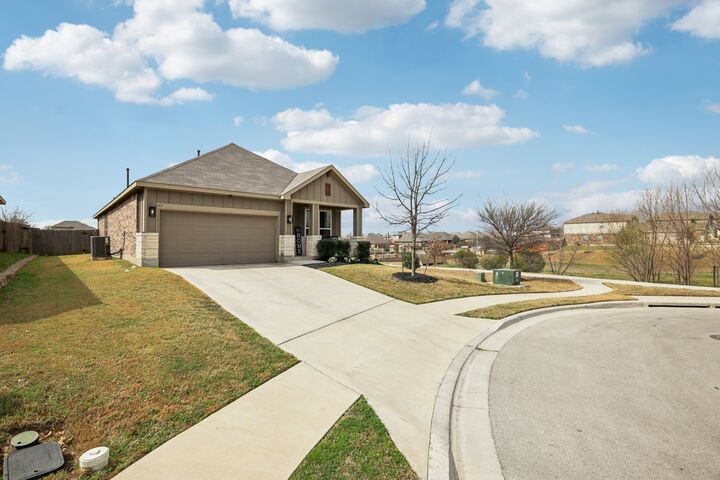 Property Photo:  642 Bayberry Circle  TX 78610 