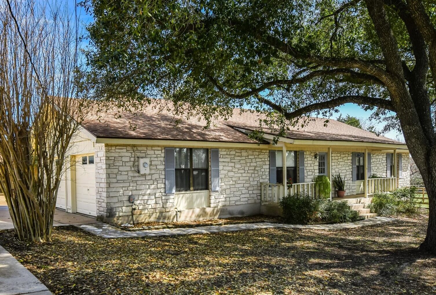 Property Photo: 1603 Pin Oak Lane TX 78681