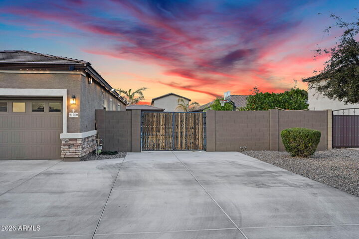 Property Photo:  21960 E Russet Road  AZ 85142 