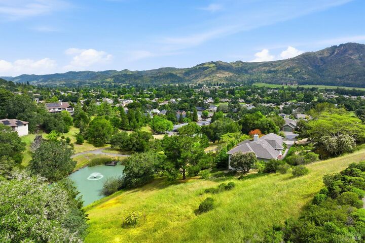 Property Photo: 437 Crestridge Place CA 95409