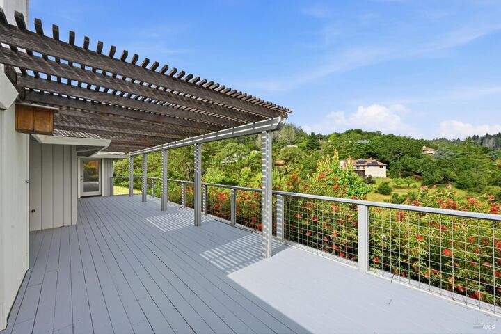 Property Photo: 437 Crestridge Place CA 95409