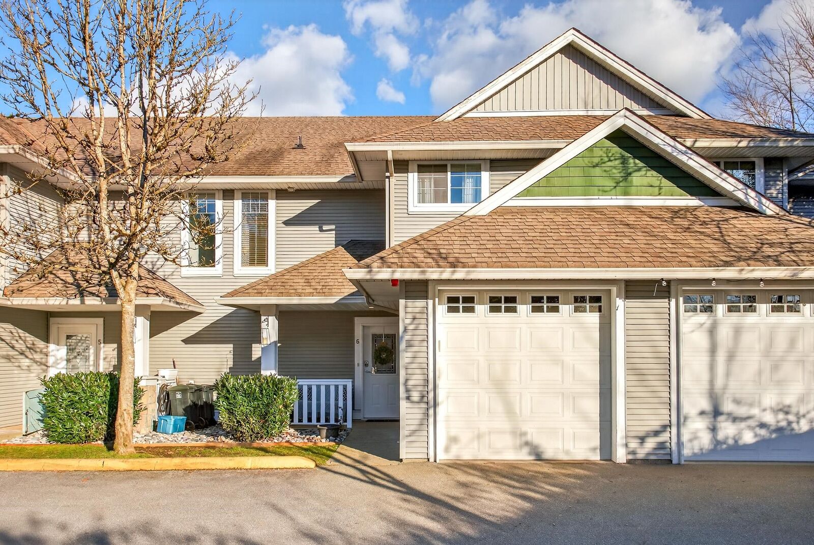 Property Photo:  19148 124 Avenue 6  BC V3Y 2V2 