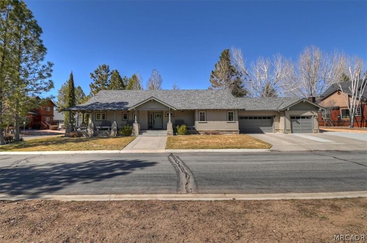 Property Photo:  41922 Centre Court  CA 92315 