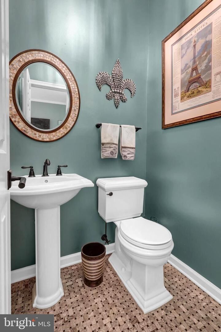 Property Photo:  5922 Munson Court  VA 22041 