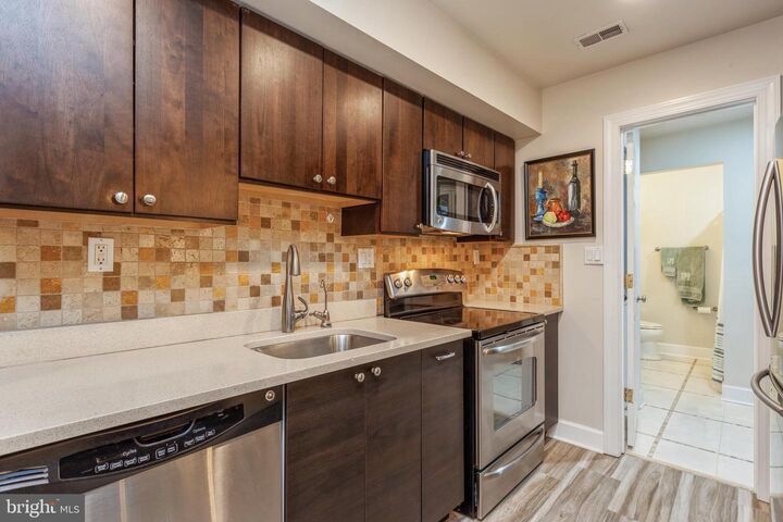 Property Photo:  304 NW Q Street NW 1  DC 20001 