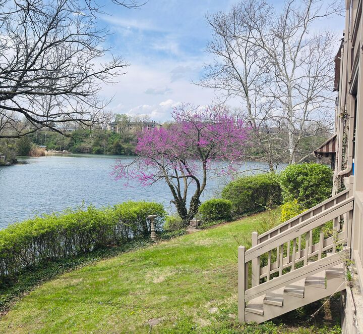 Property Photo: 1407 Lake Shore Drive OH 43204