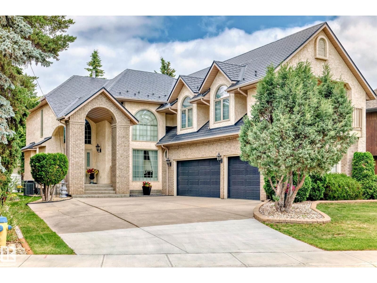 Property Photo: 17416 53 Av NW AB T6M 1C4