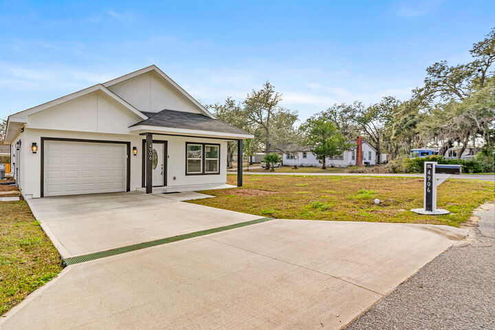 Property Photo:  4906 E 2nd Street  FL 32404 