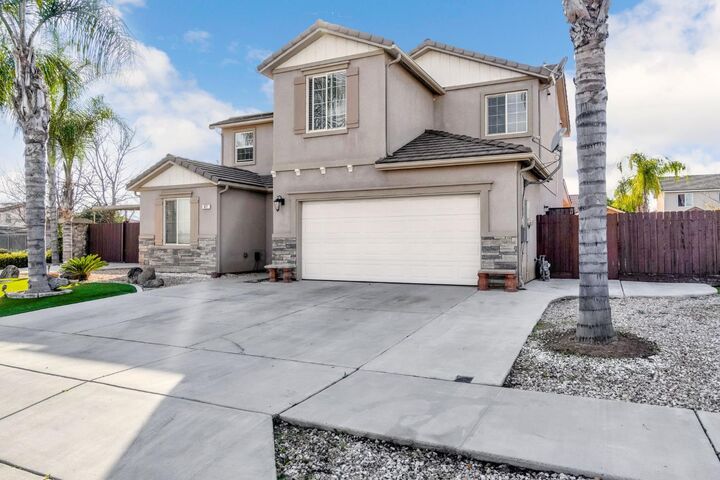 Property Photo: 877 Sandra Avenue CA 93657