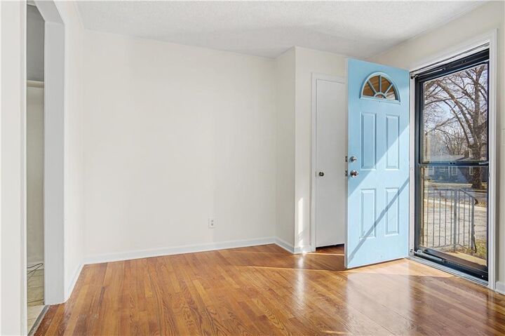 Property Photo:  7120 Roe Avenue  KS 66208 