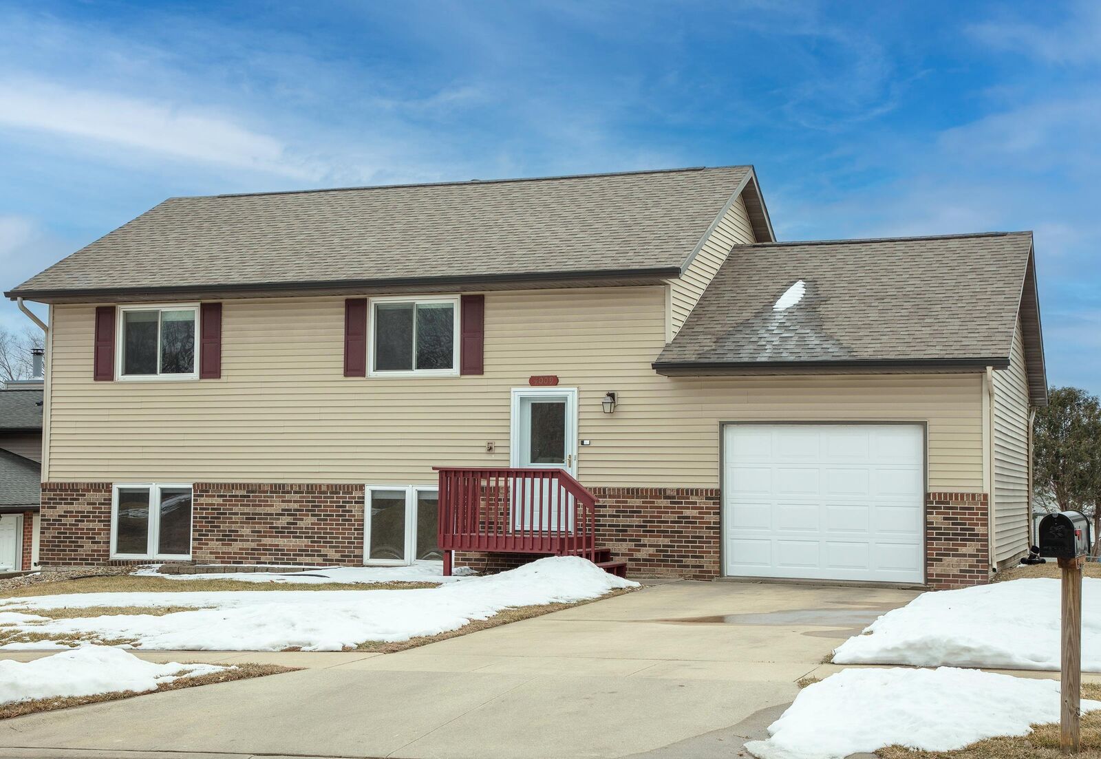 Property Photo:  4009 Sager Ave  IA 50701 