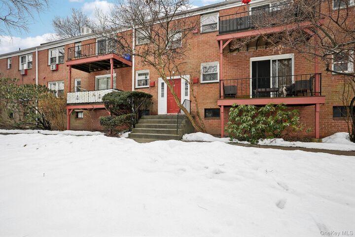 Property Photo:  9 Oxford Court 7908  NY 10901 