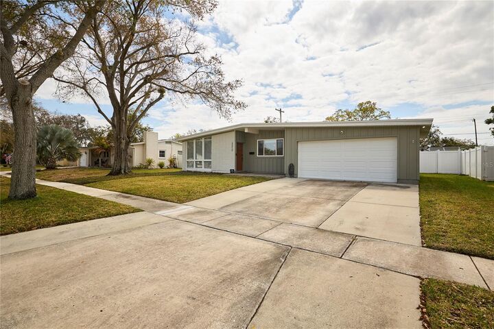 Property Photo:  3312 Nakora Drive  FL 33618 