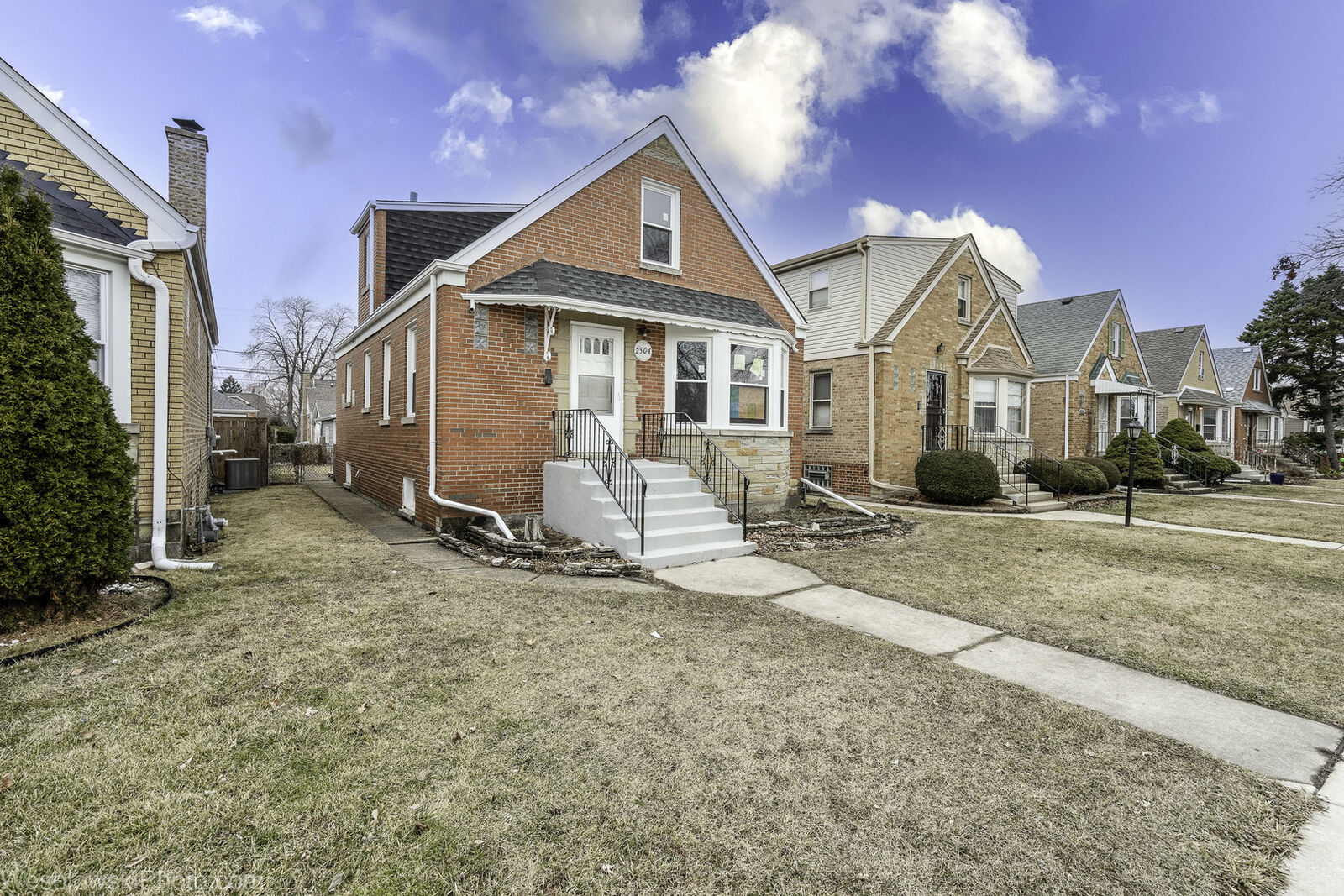 Property Photo: 2504 Leyden Avenue IL 60171