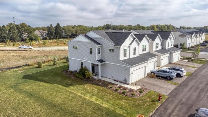 Property Photo:  126 Kingsport Drive  IL 60177 