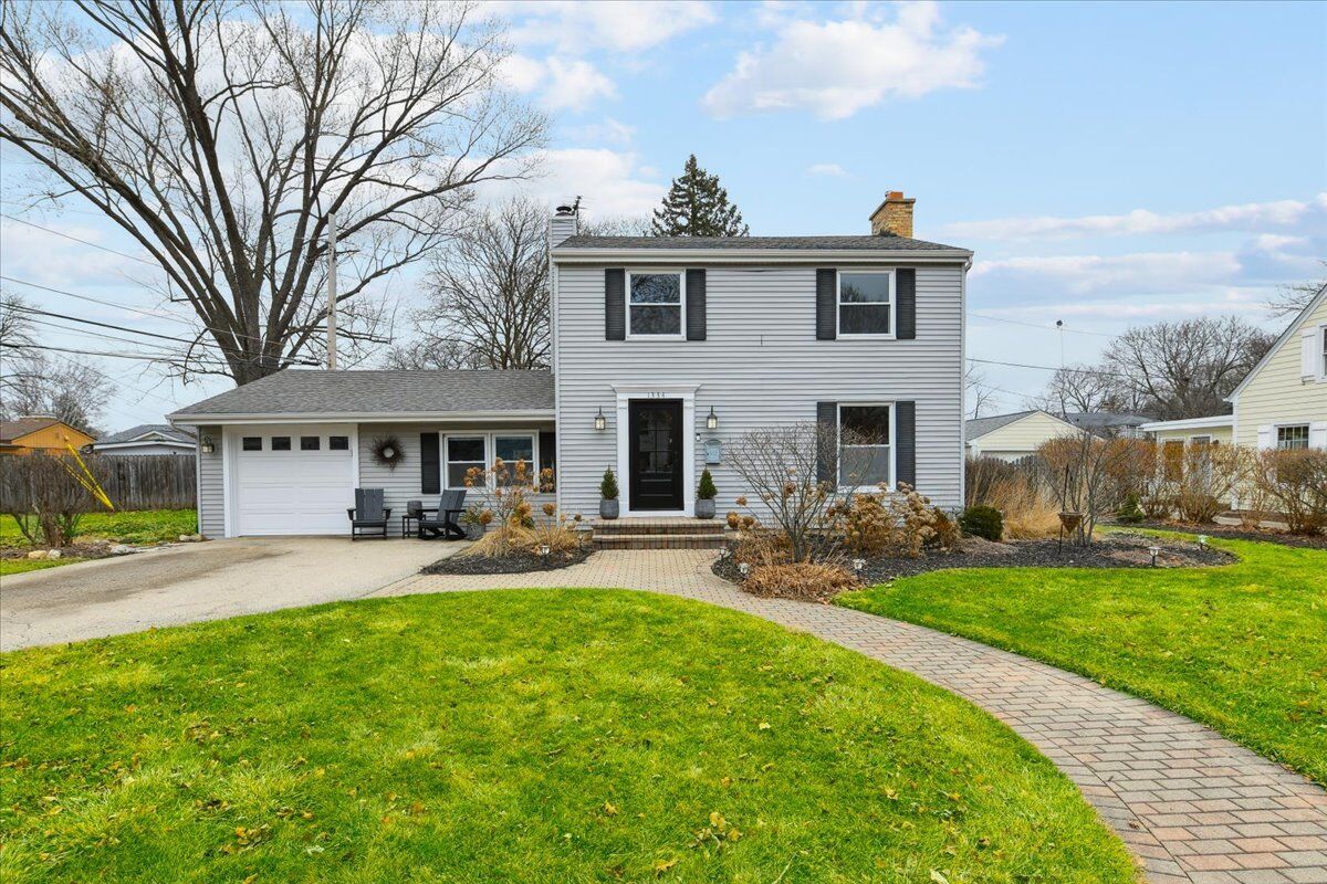 Property Photo:  1334 S 5th Street  IL 60174 