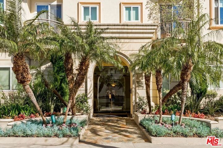 Property Photo:  132 S Maple Drive 101  CA 90212 