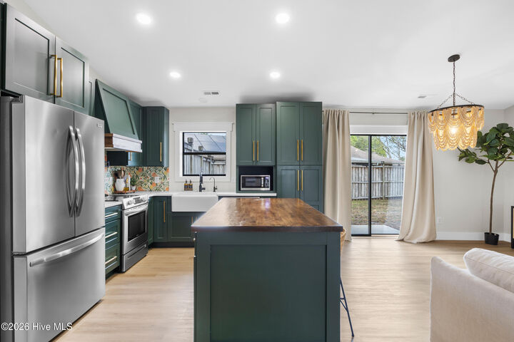 Property Photo:  7400 Ridgeview Place  NC 28411 