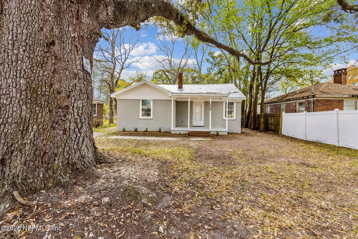 Property Photo:  2908 Broadway Avenue  FL 32254 