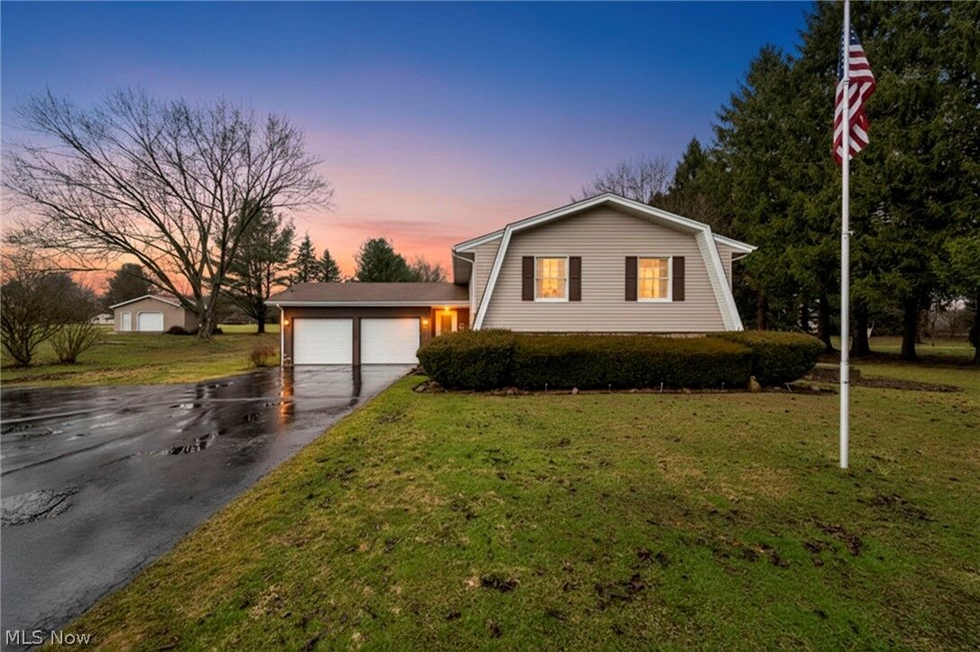 Property Photo: 5044 Bright Baldwin Road OH 44444