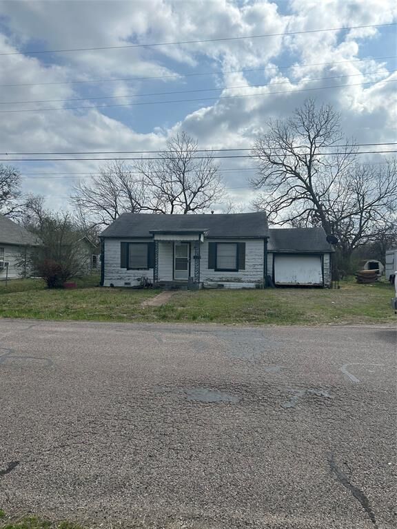 Property Photo: 509 Allen Avenue TX 75418