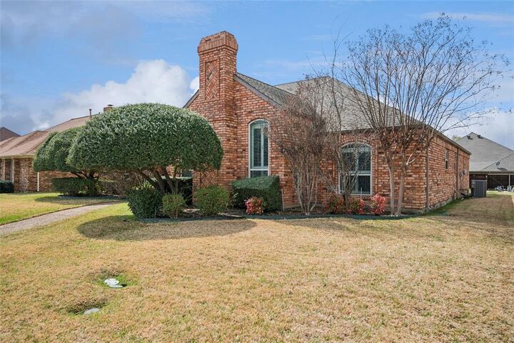 Property Photo:  2528 Willowdale Drive  TX 75006 