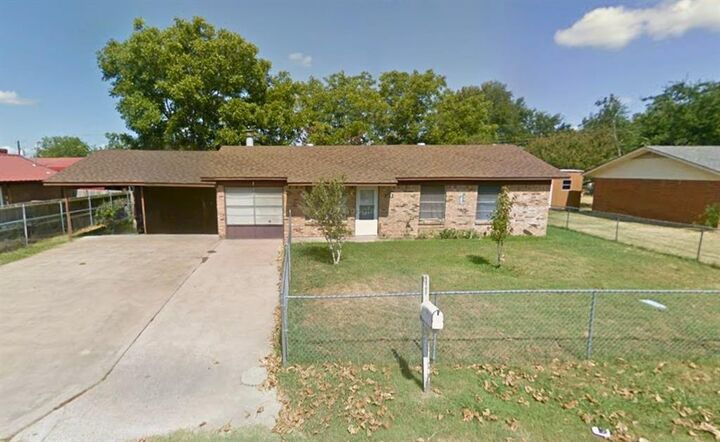 Property Photo:  115 McAnally Drive  TX 75147 