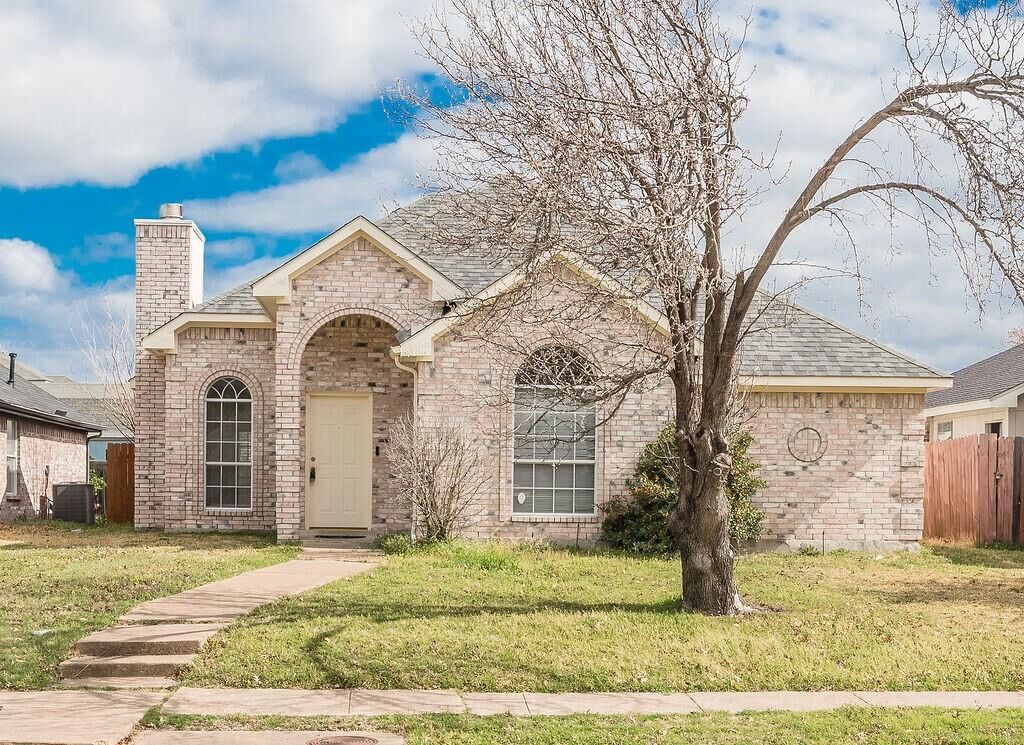 Property Photo:  2800 Helen Lane  TX 75181 
