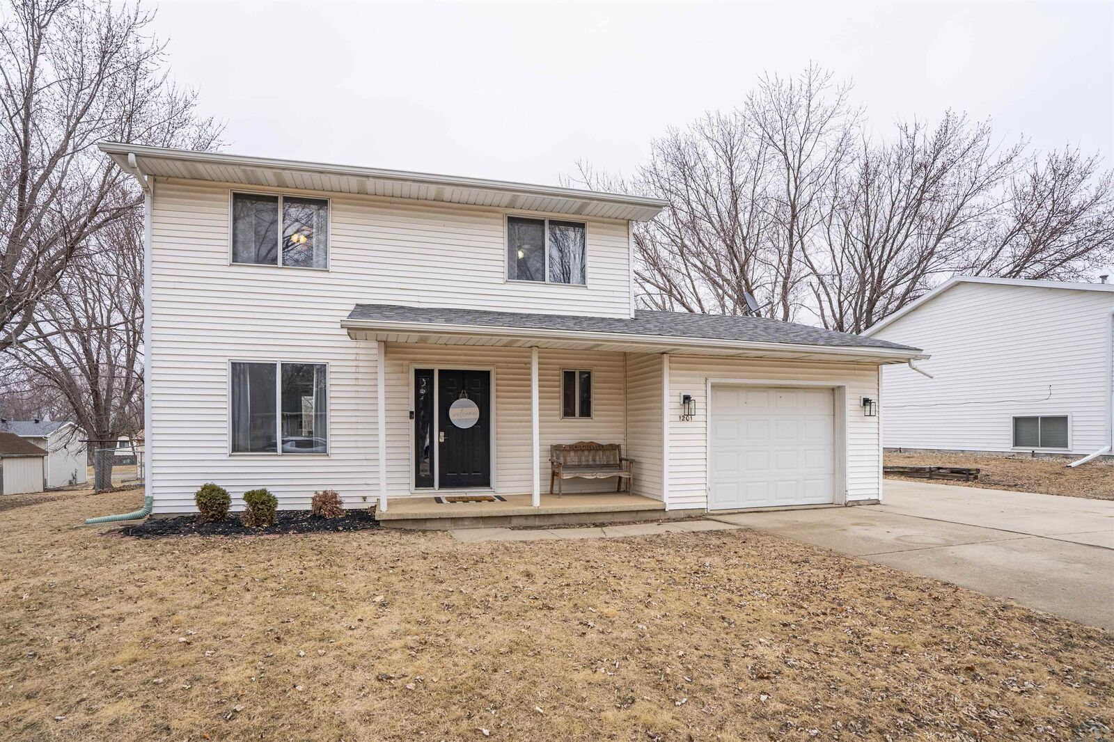 Property Photo: 1201 2nd St SE IA 51031